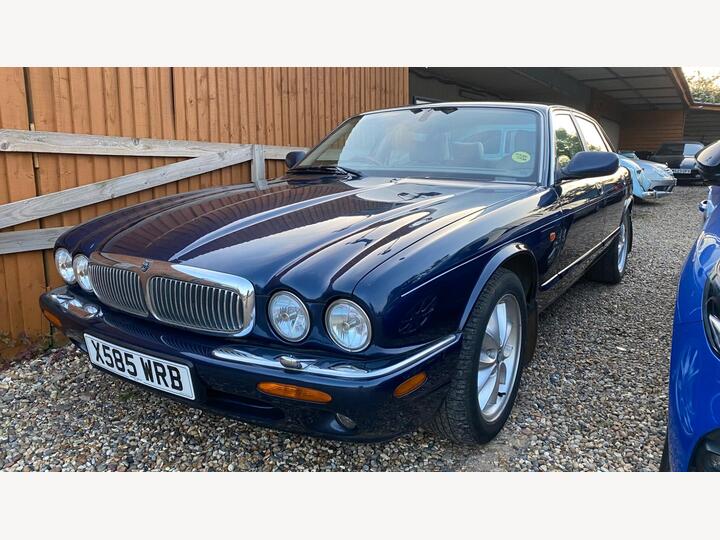 Jaguar XJ 4.0 Sovereign LWB Saloon 4dr