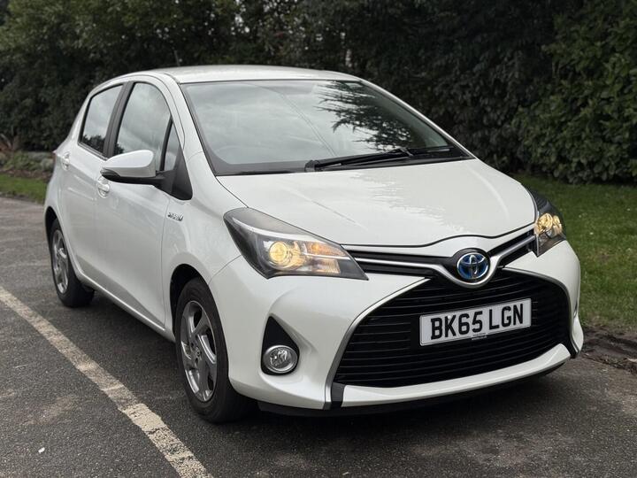 Toyota YARIS 1.5 VVT-h Icon E-CVT Euro 6 5dr