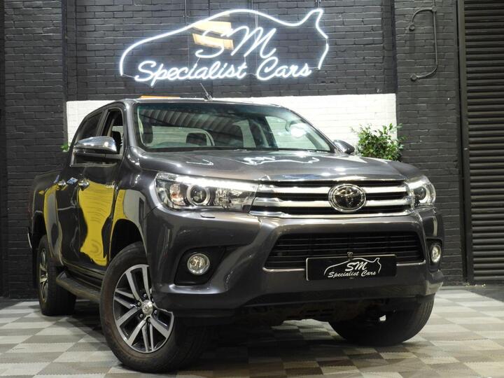 Toyota HILUX 2.4 D-4D Invincible Auto 4WD Euro 6 (s/s) 4dr (TSS)