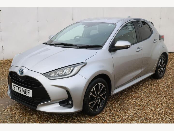 Toyota Yaris 1.5 VVT-h Design E-CVT Euro 6 (s/s) 5dr Toyota Yaris 1.5 VVT-h Design E-CVT Euro 6 (s/s) 5dr