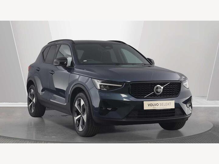 Volvo XC40 2.0 B3 MHEV Plus Dark DCT Auto Euro 6 (s/s) 5dr