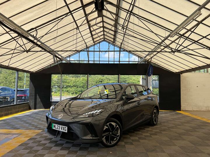 MG 4 64kWh SE Long Range Auto 5dr