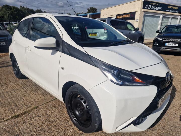 Toyota AYGO 1.0 VVT-i X-play Euro 5 5dr Euro 5 Toyota AYGO 1.0 VVT-i X-play Euro 5 5dr Euro 5