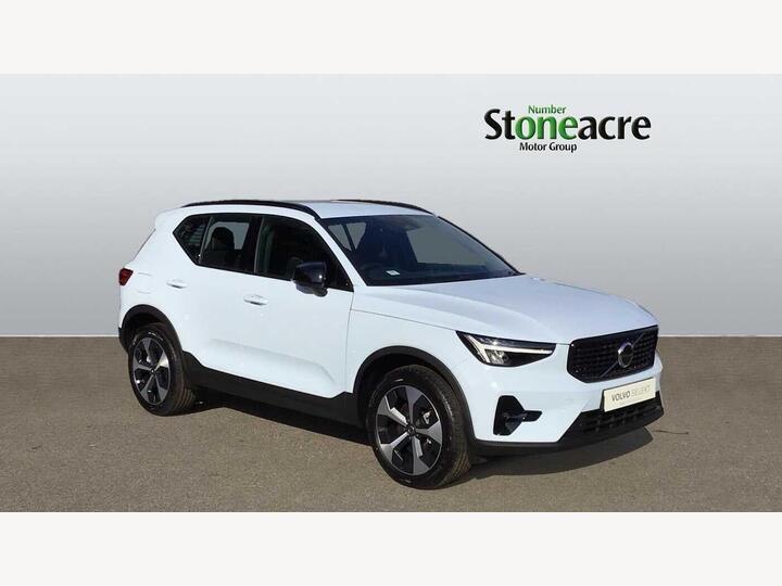 Volvo XC40 2.0 B3 MHEV Plus Dark DCT Auto Euro 6 (s/s) 5dr