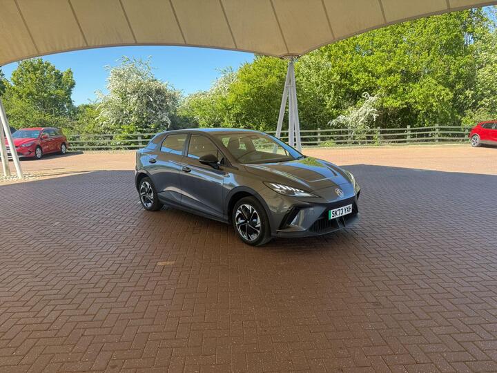 MG MG4 64kWh SE Long Range Auto 5dr