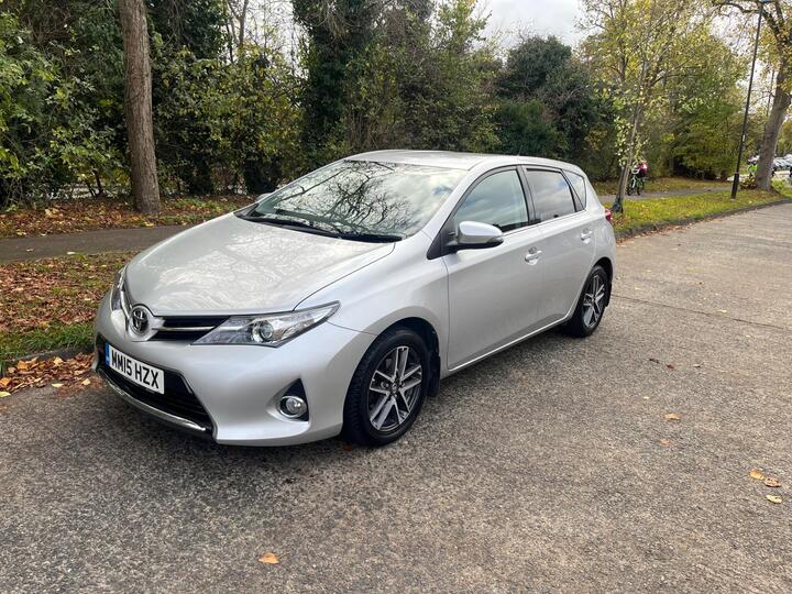 Toyota Auris 1.33 Dual VVT-i Icon Plus Euro 5 (s/s) 5dr Toyota Auris 1.33 Dual VVT-i Icon Plus Euro 5 (s/s) 5dr