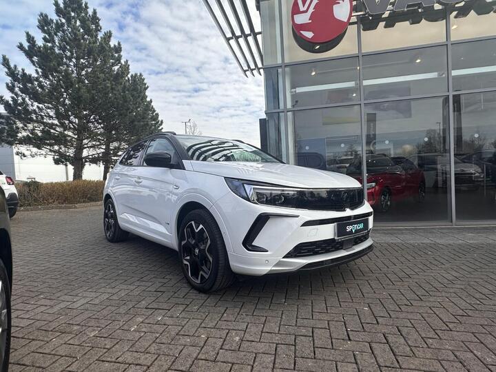 Vauxhall Grandland 1.6 14.2kWh Ultimate Auto Euro 6 (s/s) 5dr Vauxhall Grandland 1.6 14.2kWh Ultimate Auto Euro 6 (s/s) 5dr