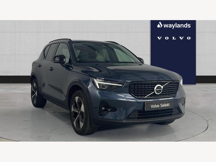 Volvo XC40 2.0 B3 MHEV Plus Dark DCT Auto Euro 6 (s/s) 5dr