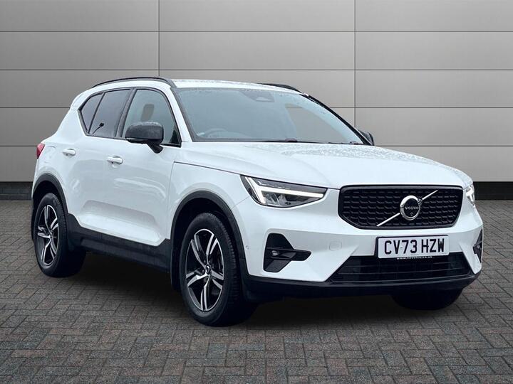 Volvo XC40 2.0 B3 MHEV Plus Dark DCT Auto Euro 6 (s/s) 5dr