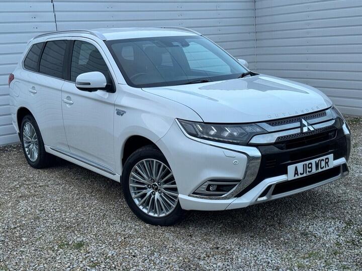 Mitsubishi OUTLANDER 2.4h TwinMotor 13.8kWh 4hs CVT 4WD Euro 6 (s/s) 5dr Mitsubishi OUTLANDER 2.4h TwinMotor 13.8kWh 4hs CVT 4WD Euro 6 (s/s) 5dr