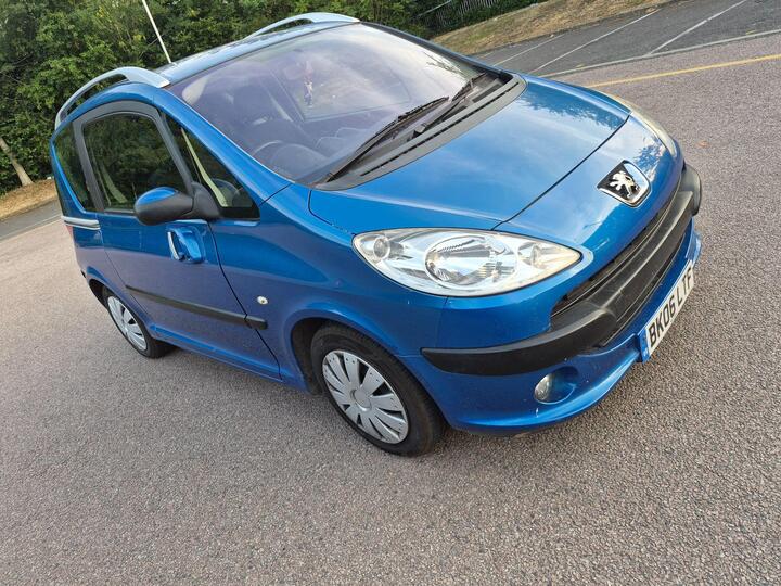 Peugeot 1007 1.4 8v Dolce 3dr