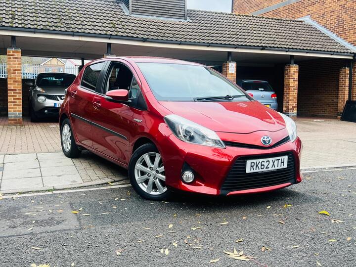 Toyota Yaris 1.5 VVT-h T4 CVT Euro 5 5dr Toyota Yaris 1.5 VVT-h T4 CVT Euro 5 5dr