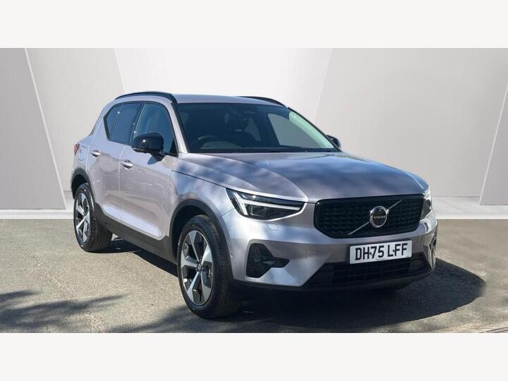 Volvo XC40 2.0 B4 MHEV Plus Dark DCT Auto Euro 6 (s/s) 5dr