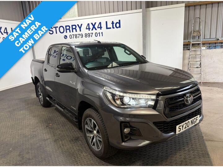 Toyota HILUX 2.4 D-4D Invincible X 4WD Euro 6 (s/s) 4dr (TSS)