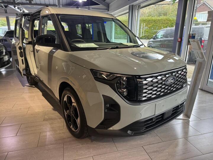 Ford E-Tourneo Courier 43kWh Titanium Auto 5dr