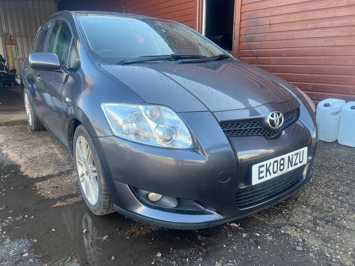 Toyota Auris 1.6 VVT-i SR 5dr