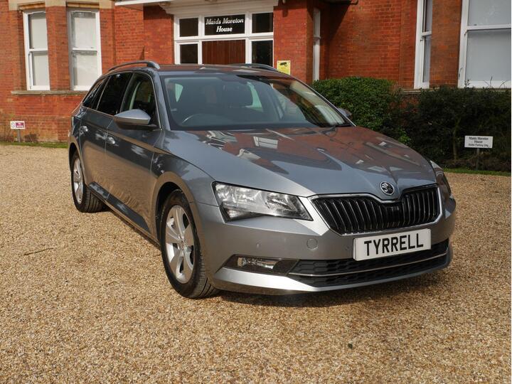 Skoda Superb 2.0 TDI SE Technology Euro 6 (s/s) 5dr Skoda Superb 2.0 TDI SE Technology Euro 6 (s/s) 5dr