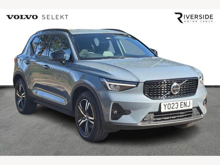 Volvo XC40 2.0 B3 MHEV Plus Dark DCT Auto Euro 6 (s/s) 5dr