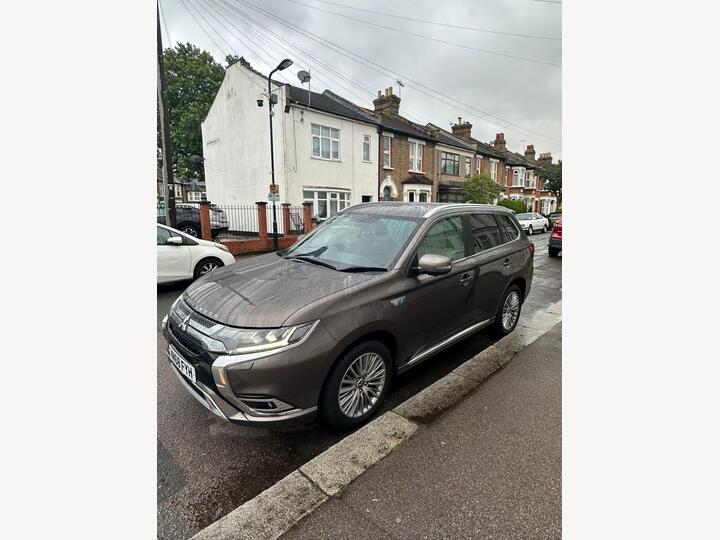 Mitsubishi Outlander 2.4h TwinMotor 13.8kWh 5h CVT 4WD Euro 6 (s/s) 5dr