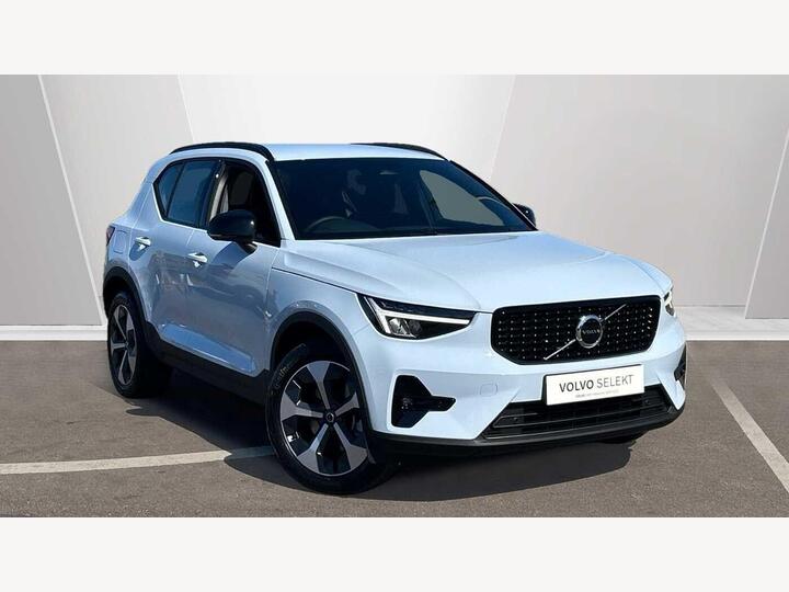 Volvo XC40 2.0 B3 MHEV Plus Dark DCT Auto Euro 6 (s/s) 5dr