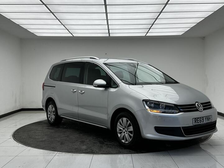 Volkswagen Sharan 2.0 TDI SE Nav DSG Euro 6 (s/s) 5dr Volkswagen Sharan 2.0 TDI SE Nav DSG Euro 6 (s/s) 5dr