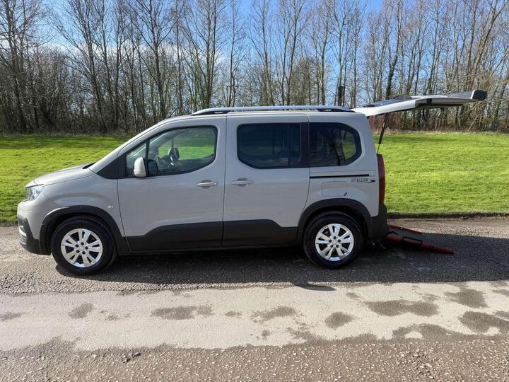 Peugeot Rifter 1.5 Horizon *6,900 MILES * 5 SEATS* Wheelchair Accessible Vehicle WAV