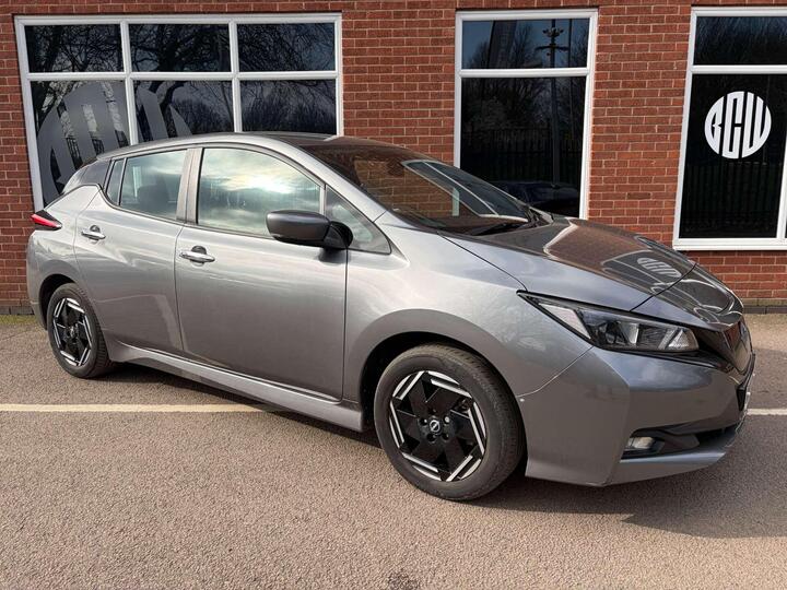 Nissan LEAF 39kWh Acenta Auto 5dr Nissan LEAF 39kWh Acenta Auto 5dr