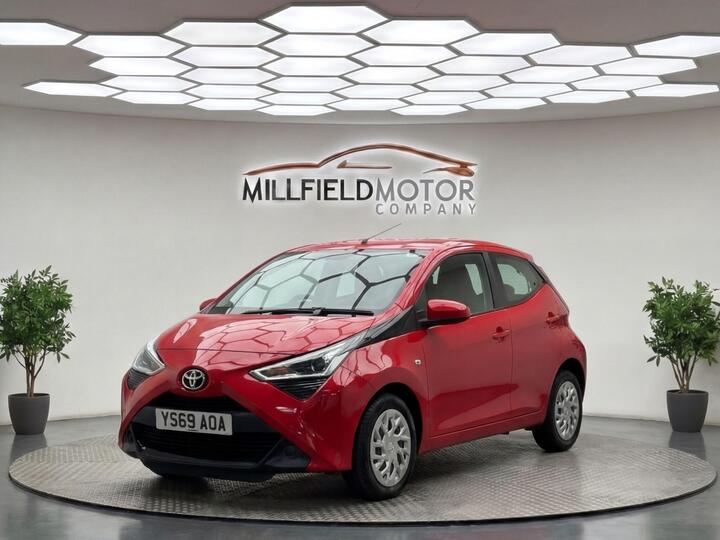 Toyota AYGO 1.0 VVT-i X-play Euro 6 5dr Toyota AYGO 1.0 VVT-i X-play Euro 6 5dr