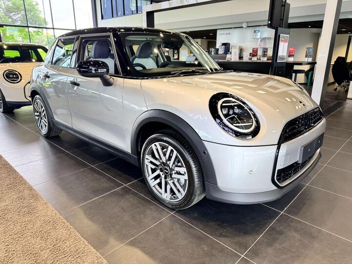 MINI Cooper 1.5C Classic Steptronic Euro 6 (s/s) 5dr