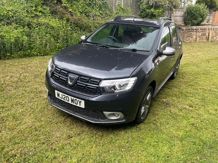 Dacia Sandero Stepway 0.9 TCe Essential Euro 6 (s/s) 5dr Dacia Sandero Stepway 0.9 TCe Essential Euro 6 (s/s) 5dr