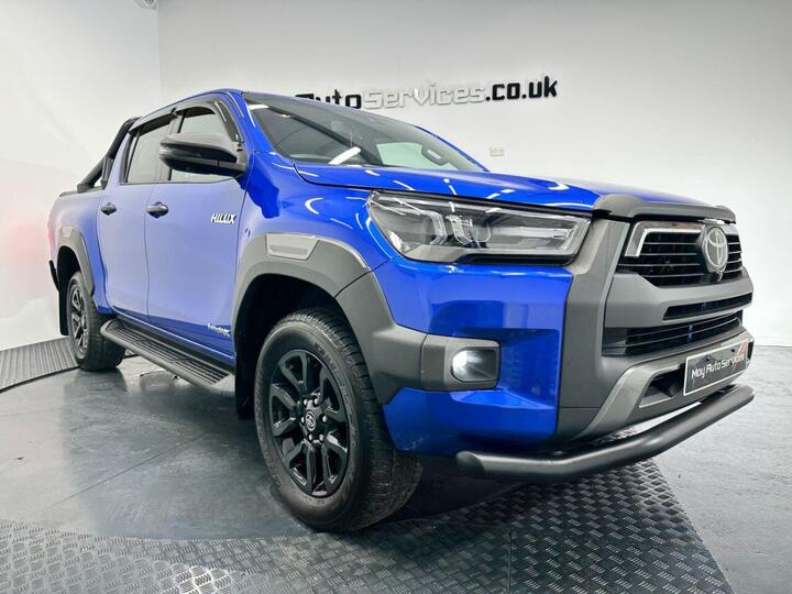 Toyota HI-LUX 2.8 D-4D Invincible X Auto 4WD Euro 6 (s/s) 4dr