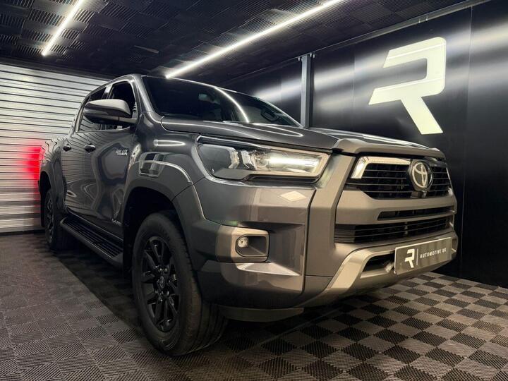 Toyota HILUX 2.8 D-4D Invincible X Auto 4WD Euro 6 (s/s) 4dr