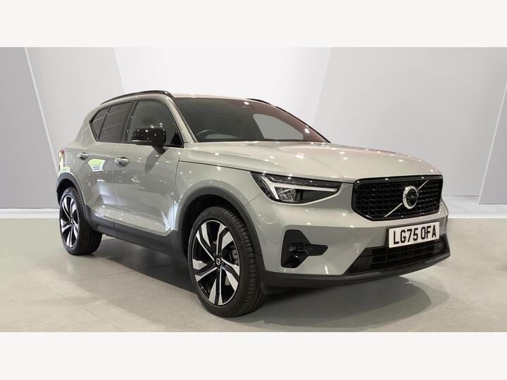 Volvo XC40 2.0 B3 MHEV Plus Dark DCT Auto Euro 6 (s/s) 5dr