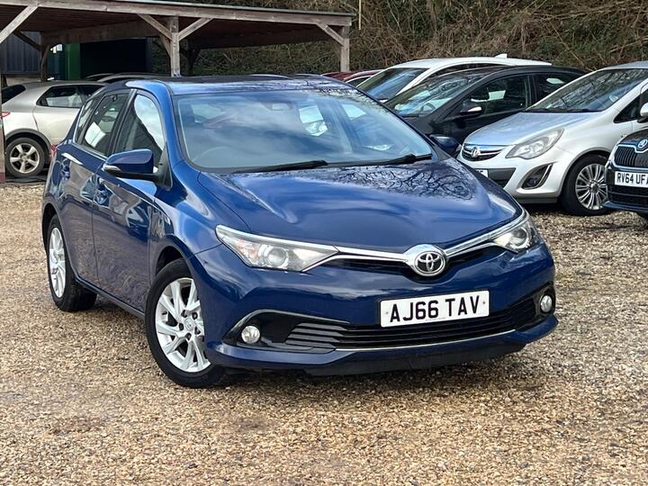Toyota Auris 1.2 VVT-i Business Edition CVT Euro 6 (s/s) 5dr (Safety Sense) Toyota Auris 1.2 VVT-i Business Edition CVT Euro 6 (s/s) 5dr (Safety Sense)