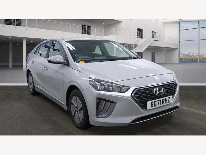 Hyundai IONIQ 1.6 H-GDi Premium DCT Euro 6 (s/s) 5dr Hyundai IONIQ 1.6 H-GDi Premium DCT Euro 6 (s/s) 5dr