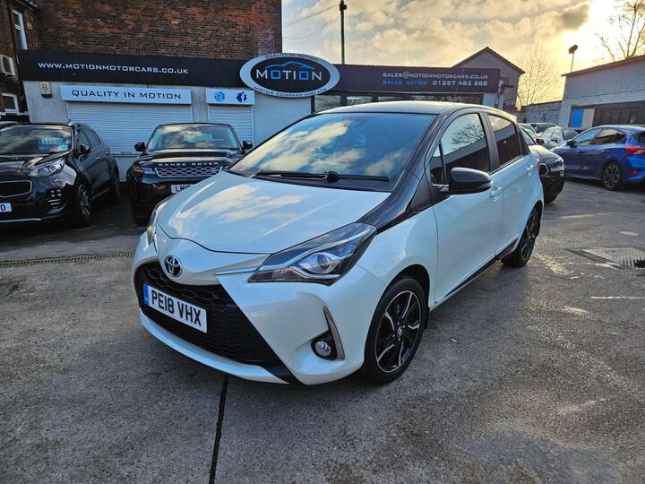 Toyota Yaris 1.5 VVT-i Grey Bi-Tone Euro 6 5dr Toyota Yaris 1.5 VVT-i Grey Bi-Tone Euro 6 5dr