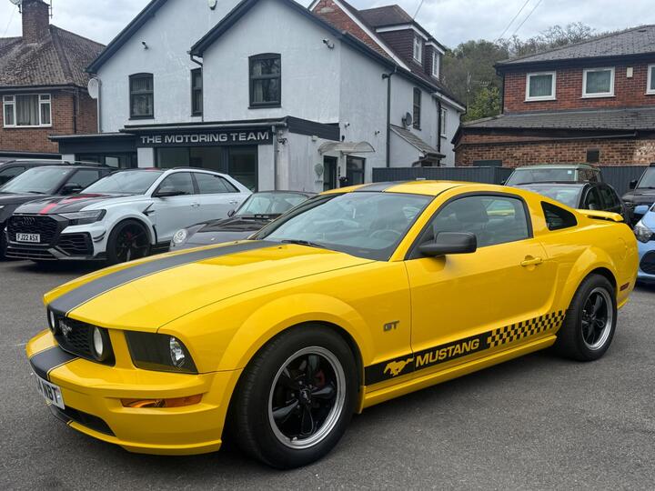 Ford Mustang GT 4.6 V8 COUPE 5 SPEED MANUAL