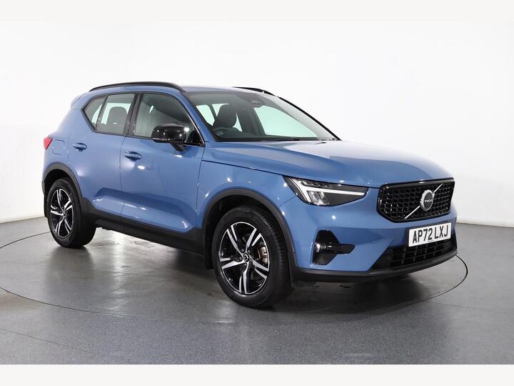 Volvo XC40 2.0 B3 MHEV Plus Dark DCT Auto Euro 6 (s/s) 5dr