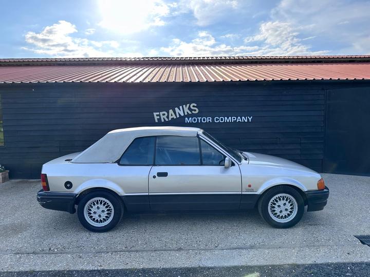 Ford Escort 1.6 XR3i Two-Tone 2dr