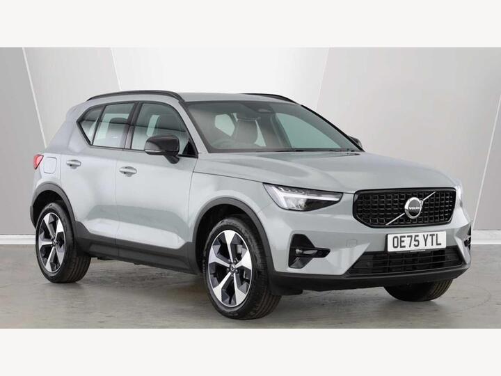 Volvo XC40 2.0 B3 MHEV Plus Dark DCT Auto Euro 6 (s/s) 5dr
