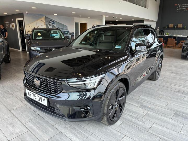 Volvo XC40 2.0 B4 MHEV Plus Black Edition DCT Auto Euro 6 (s/s) 5dr