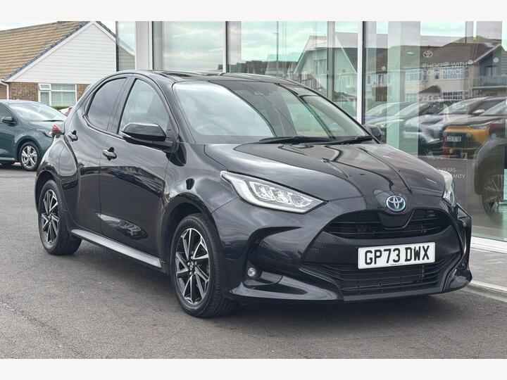Toyota Yaris 1.5 VVT-h Design E-CVT Euro 6 (s/s) 5dr