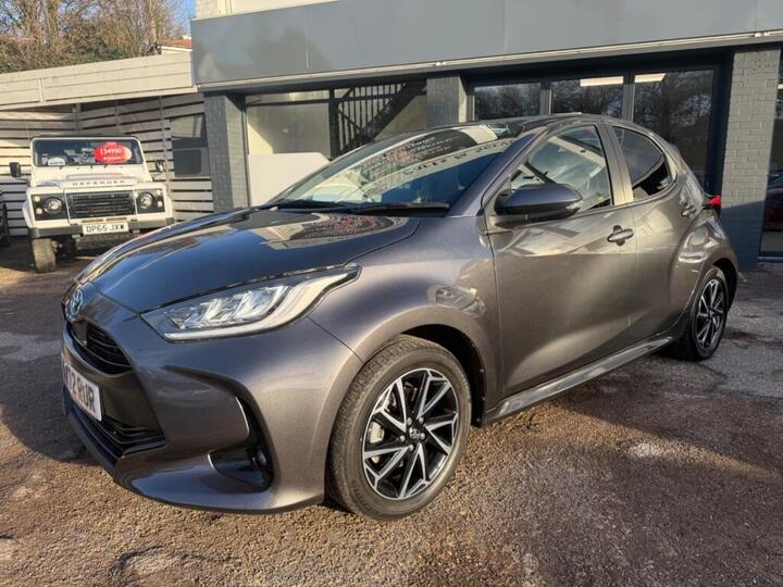 Toyota Yaris 1.5 VVT-h Design E-CVT Euro 6 (s/s) 5dr Toyota Yaris 1.5 VVT-h Design E-CVT Euro 6 (s/s) 5dr