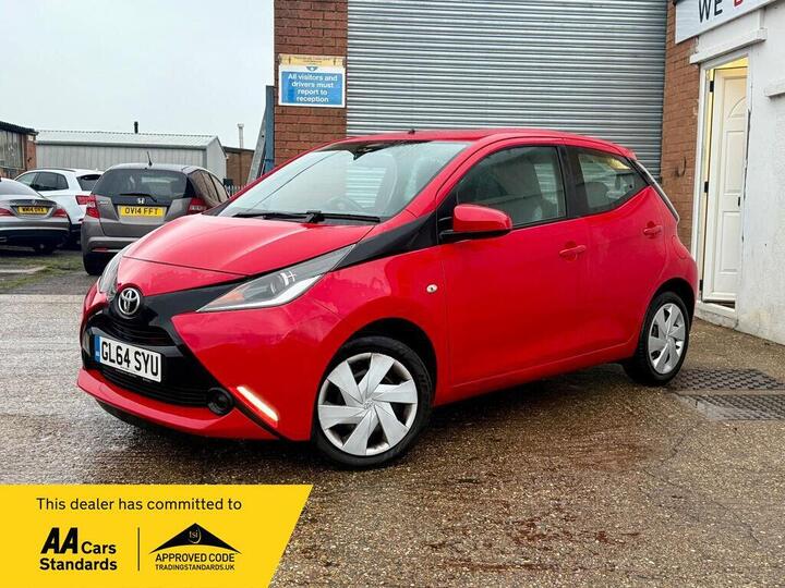Toyota AYGO 1.0 VVT-i X-play Euro 5 5dr Euro 5 Toyota AYGO 1.0 VVT-i X-play Euro 5 5dr Euro 5