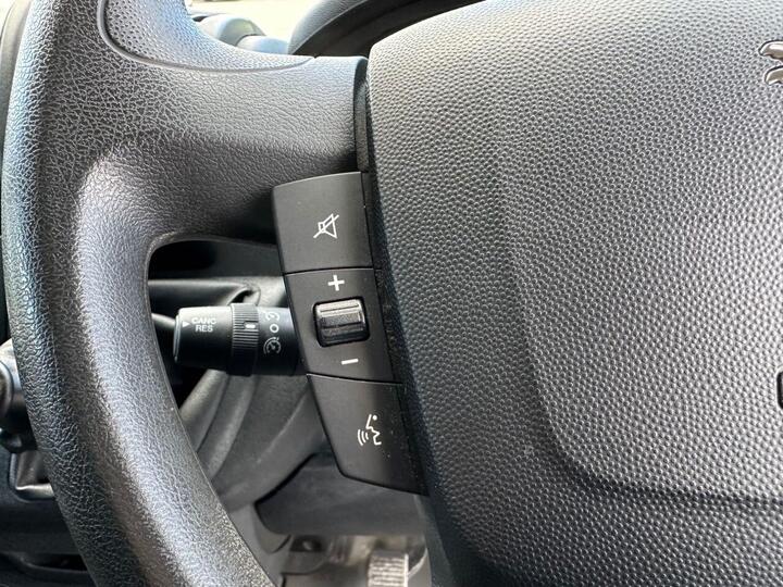 Peugeot BOXER 2.0 BlueHDi 335 Professional Panel Van 5dr Diesel Manual L2 H2 Euro 6 (130 Ps)