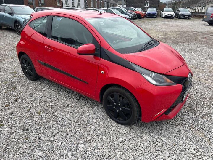 Toyota AYGO 1.0 VVT-i X-play Euro 6 3dr Toyota AYGO 1.0 VVT-i X-play Euro 6 3dr