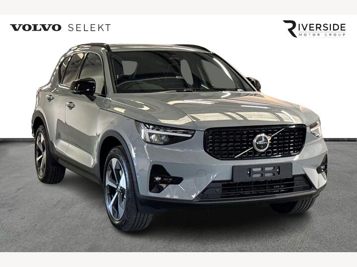 Volvo XC40 2.0 B3 MHEV Plus Dark DCT Auto Euro 6 (s/s) 5dr