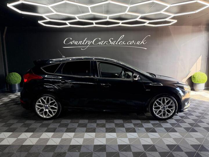 Ford FOCUS 1.0T EcoBoost ST-Line Euro 6 (s/s) 5dr