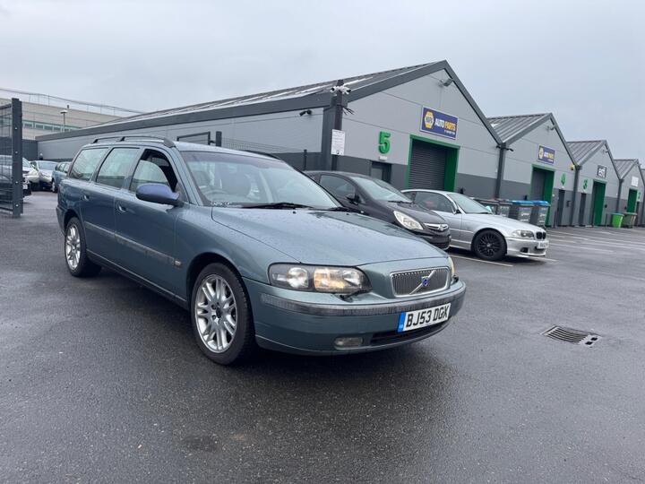 Volvo V70 2.4 SE 5dr