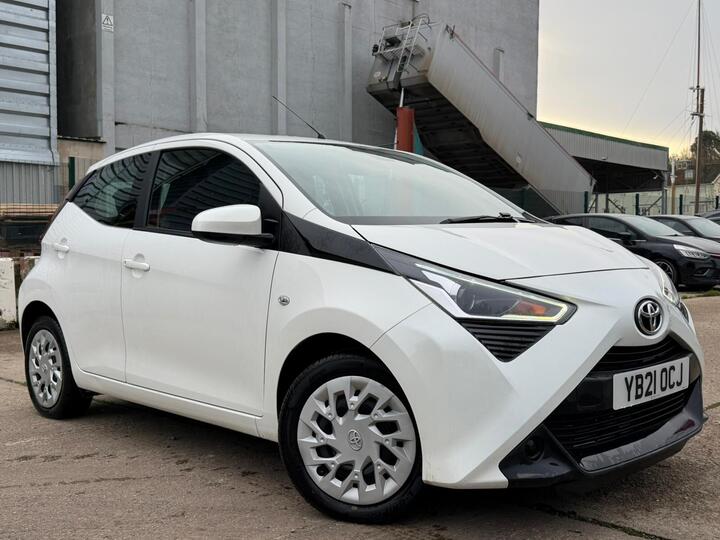 Toyota AYGO 1.0 VVT-i X-play Euro 6 5dr (Safety Sense)
